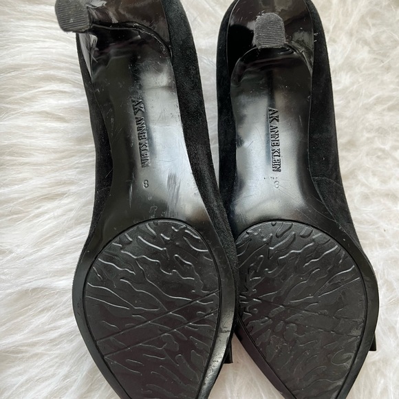 Anne Klein iflex Black suede with patent leather/suede bow-pump. - Picture 4 of 4